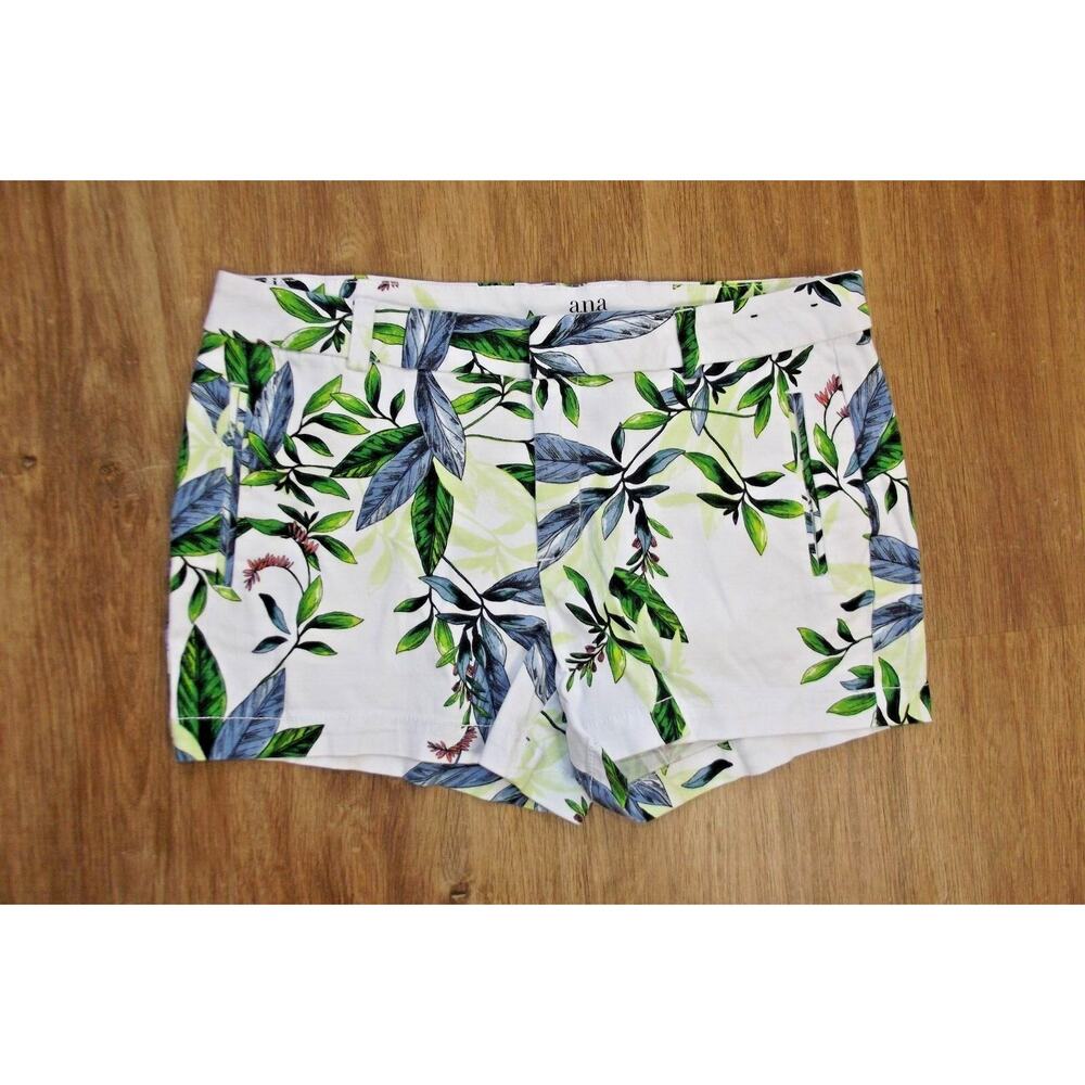 a.n.a A New Approach Twill SHORTS -Size 12P White Midrise Floral Design 3.5" Ins